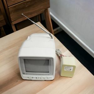 Vintage GE Spacemaker 5" Color TV Video/Audio -Granny core